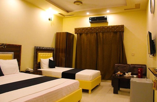 Lahore Hotel | Hotel Day In 2