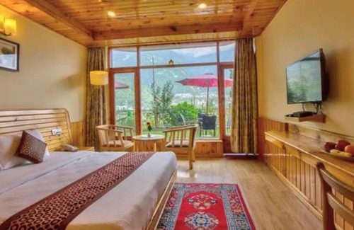 New Manali Hotel | Hotel Day Night