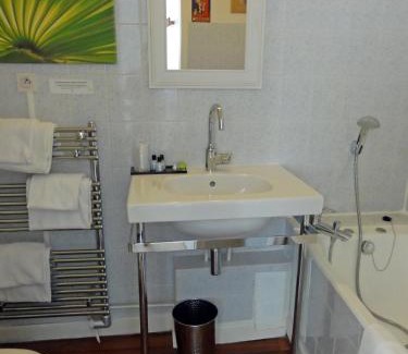 Biarritz City Centre Hotel | Hotel De L'Océan