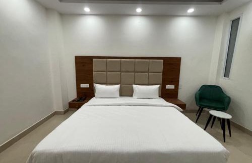 Faridabad House | Hotel Deciduous
