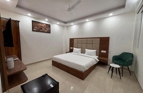 Faridabad House | Hotel Deciduous