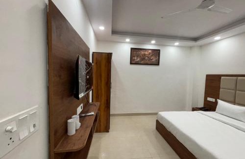 Faridabad House | Hotel Deciduous