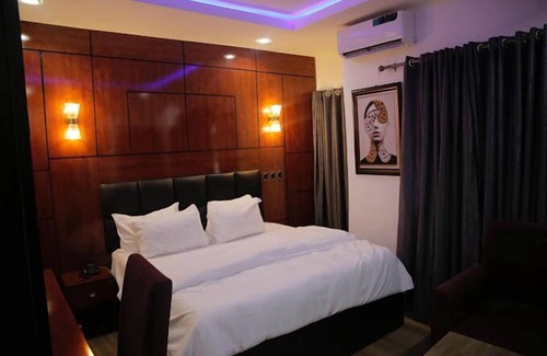 Kubwa Hotel | Hotel Dopepi
