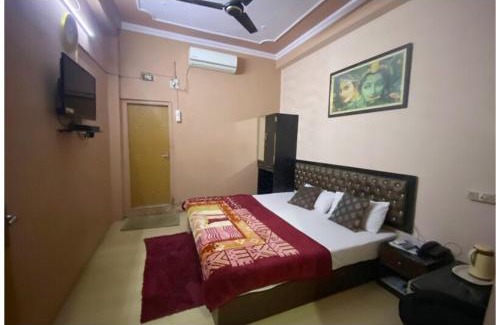 Varanasi Hotel | HOTEL DS STAY VARANASI ! - Near Kasi Vishwanath Temple And Ganga Ghat #Fully Air Conditioning #Free Wi-Fi #Parking #Room Service #Prime Location - Best Selling Premium Hotel in Varanasi