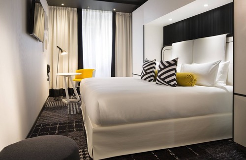 Champs-Elysees Hotel | Hotel EKTA