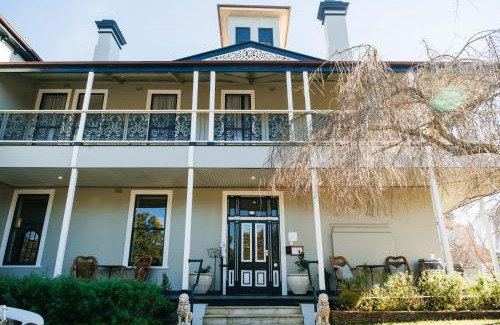 Mount Victoria Bed & Breakfast | Hotel Etico at Mount Victoria Manor