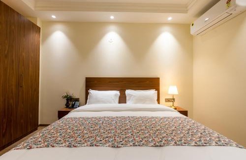 DLF Phase 5 House | Hotel Exotica Avenue - Business-Friendly Stay, Golf Course Road, Cyberhub, One Horizon Center & Metro