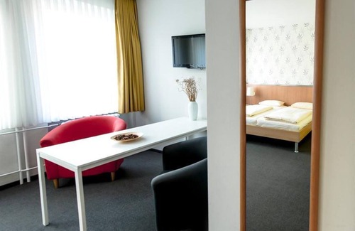 Kiel House | Hotel Flämischer Hof - Double room for single use, shower, toilet, TV