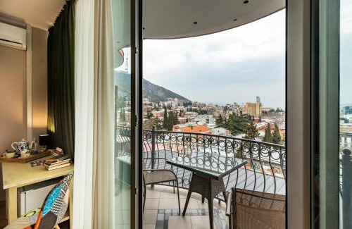 Sololaki Hotel | Hotel Flower