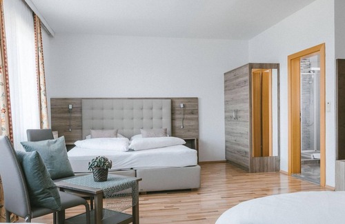 Illmitz House | Hotel Garni Vierbettzimmer Du/wc - Hotel Johannes-zeche Tauber