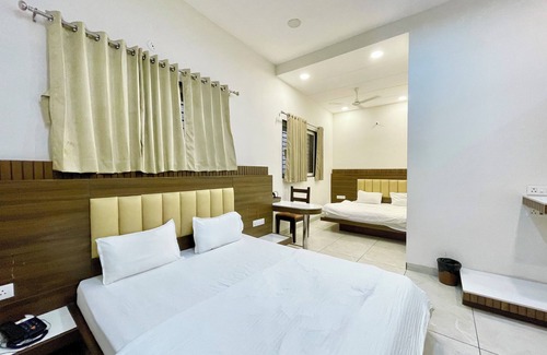 Ujjain Hotel | Hotel Govindam Inn - near Temple