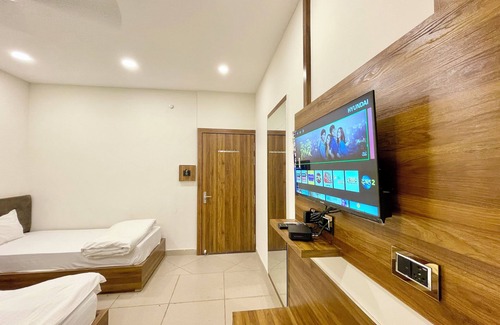 Ujjain Hotel | Hotel Govindam Inn - near Temple