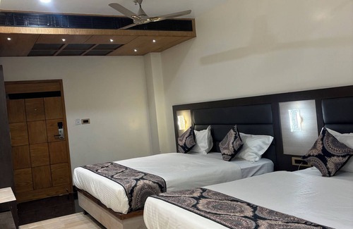 Faizabad Hotel | Hotel Gurudev Kunj