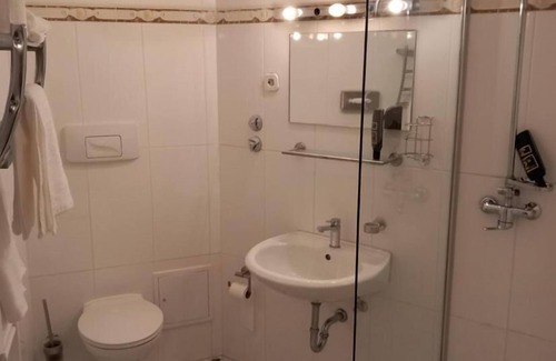 Bad Salzuflen House | Hotel Hafez-Deluxe Doubleroom with Balcony 301