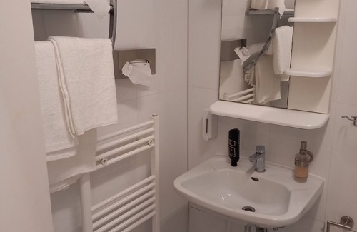 Bad Salzuflen House | Hotel Hafez-Deluxe Doubleroom with Balcony 301