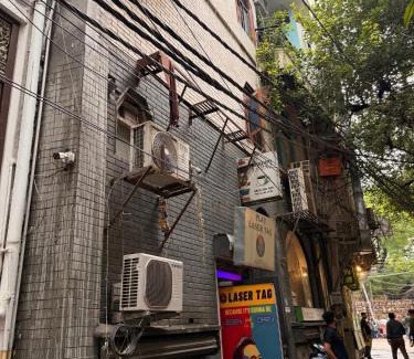 Hauz Khas Village Hotel | Hotel Hauz Khas Inn Near Hauz Khas Fort and Deer Park