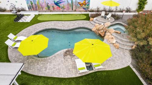 Camelback Shadows House | Hotel Homes - The Camelback Manor