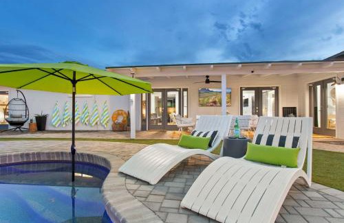 Camelback Shadows House | Hotel Homes - The Camelback Manor