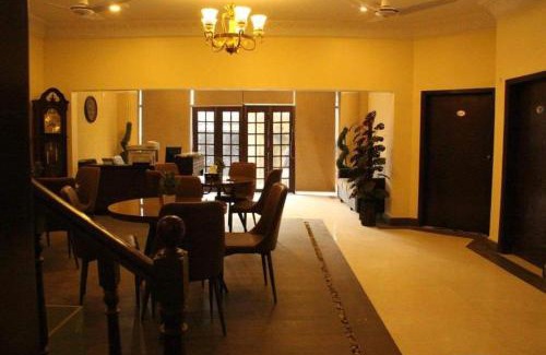 PECHS House | Hotel Inn PECHS