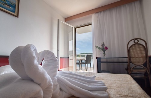 Cove Rogacic House | Hotel Issa - Double Room Park View 32