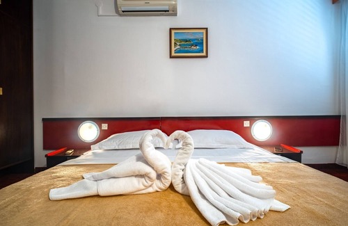 Cove Rogacic House | Hotel Issa - Double Room Sea View 54