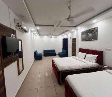 Noida Hotel | Hotel JS Garden - Near Noida Sec -132 Metro Station