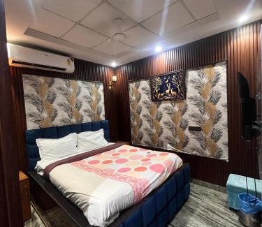 Noida Hotel | Hotel JS Garden - Near Noida Sec -132 Metro Station