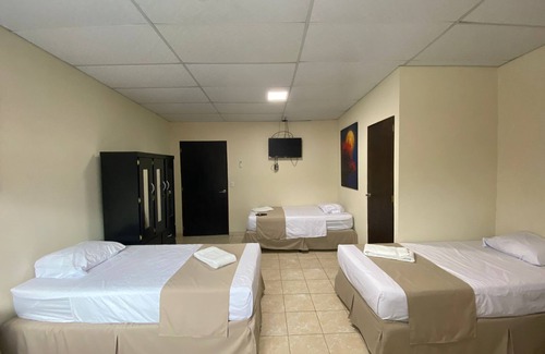San Salvador House | Hotel La Capilla - Suites & Apartments San Benito