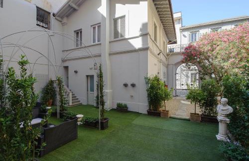 Santa Maria Novella Hotel | Hotel Lungarno Vespucci 50