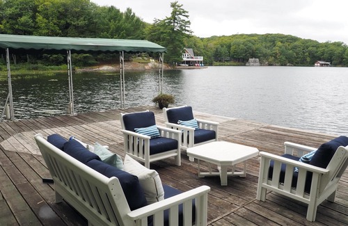 Seguin House | Hotel Luxury 6 brdm, 3 bath cottage on Little Lake Joe! Pristine inside and out!