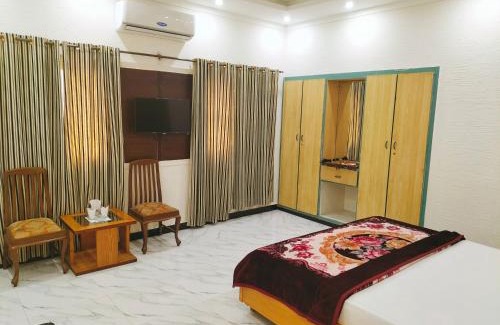 PECHS House | Hotel Luxury Palace