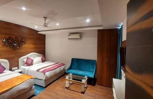 Jaipur District Hotel | Hotel Meenakshi Palace