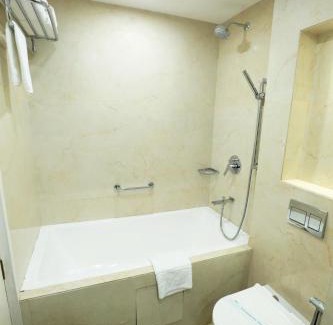 Varanasi Hotel | Hotel Meraden Grand