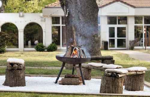 Le Coudray-Montceaux Hotel | Hotel Mercure Parc du Coudray - Barbizon
