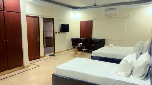 Karachi House | Hotel Moon River