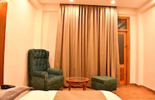 Manali Hotel | Hotel Mountain Majesty's Inn, Manāli