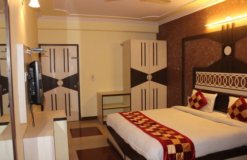 Sindhi Camp Hotel | Hotel Muskan Palace