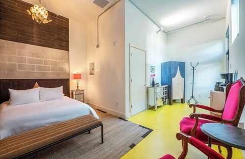 Logan Heights Hotel | Hotel Narcissus - Room 3