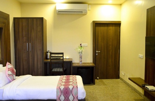 Vaishali Nagar Hotel | Hotel Neelam Paradise