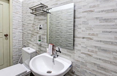 Gerung Hotel | Hotel O Ayu Bypass MansionNearBundaran Gerung