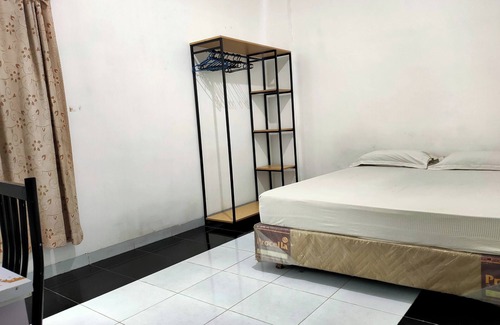 Kalimantan Hotel | Hotel O Azwa Gh Katingan Near Lapangan Sepak Bola Pegatan Hilir