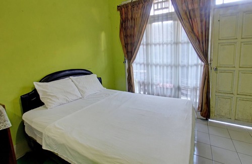 Praya Hotel | Hotel O Dienda Hayu Near Alun Alun Tastura