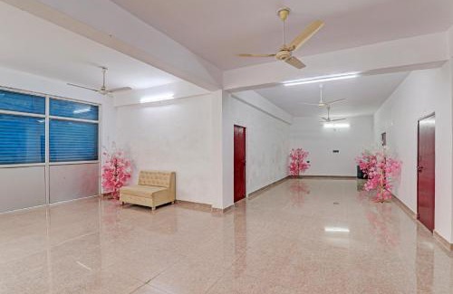 Lucknow Hotel | Hotel O Mahadevi Lawn