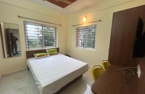 Narasapura Hotel | Hotel O R R Comforts Boarding and Lodging