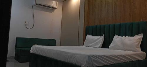 Phulpur Hotel | Hotel O Ra One Restro & Rooms