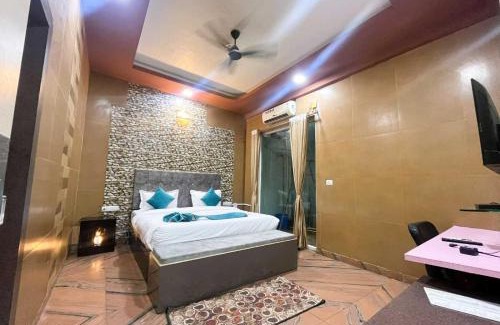 Ahmedabad Hotel | Hotel O Royal
