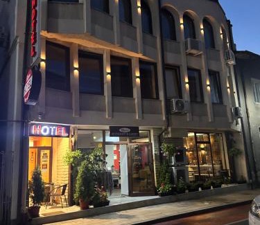 Ruse Center Hotel | Hotel Oppium Restaurant & Garden