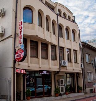Ruse Center Hotel | Hotel Oppium Restaurant & Garden