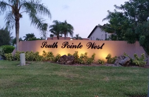 Cypress Lake Condo | Hotel or Feel at Home