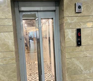 Hauz Khas Village Hotel | Hotel Paradise - Near 1 Min Walk in Nizamuddin Railway Station